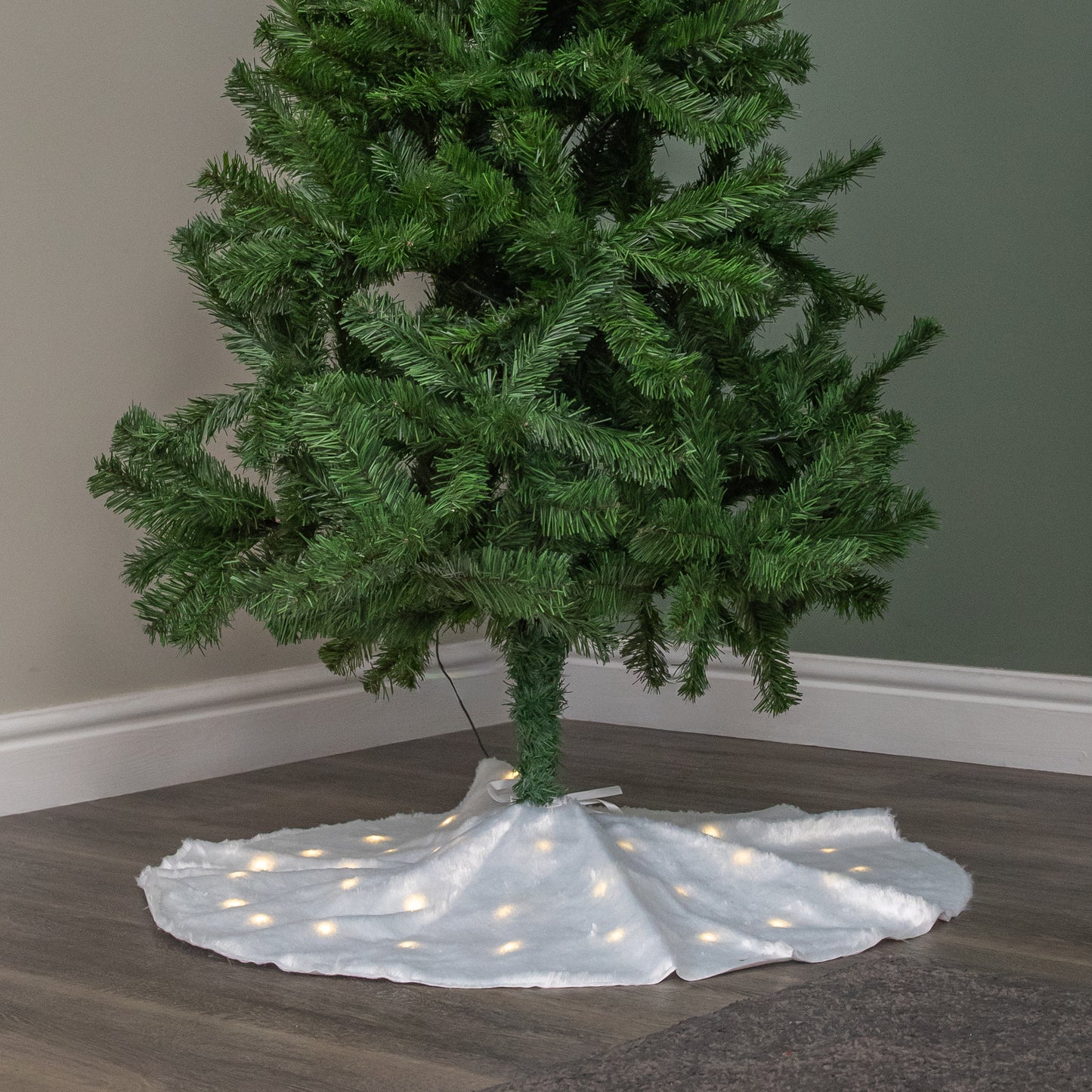 90cm USB Powered Light up White Fur Fabric Christmas Tree Skirt with LEDs