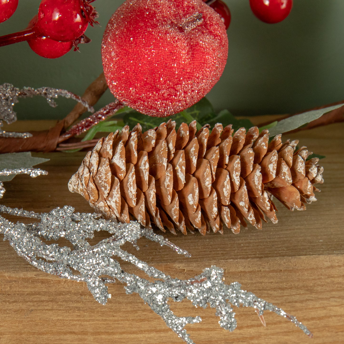 1.5m (150cm) Christmas Garland with Red Berries, Frosted Apples and Pinecones