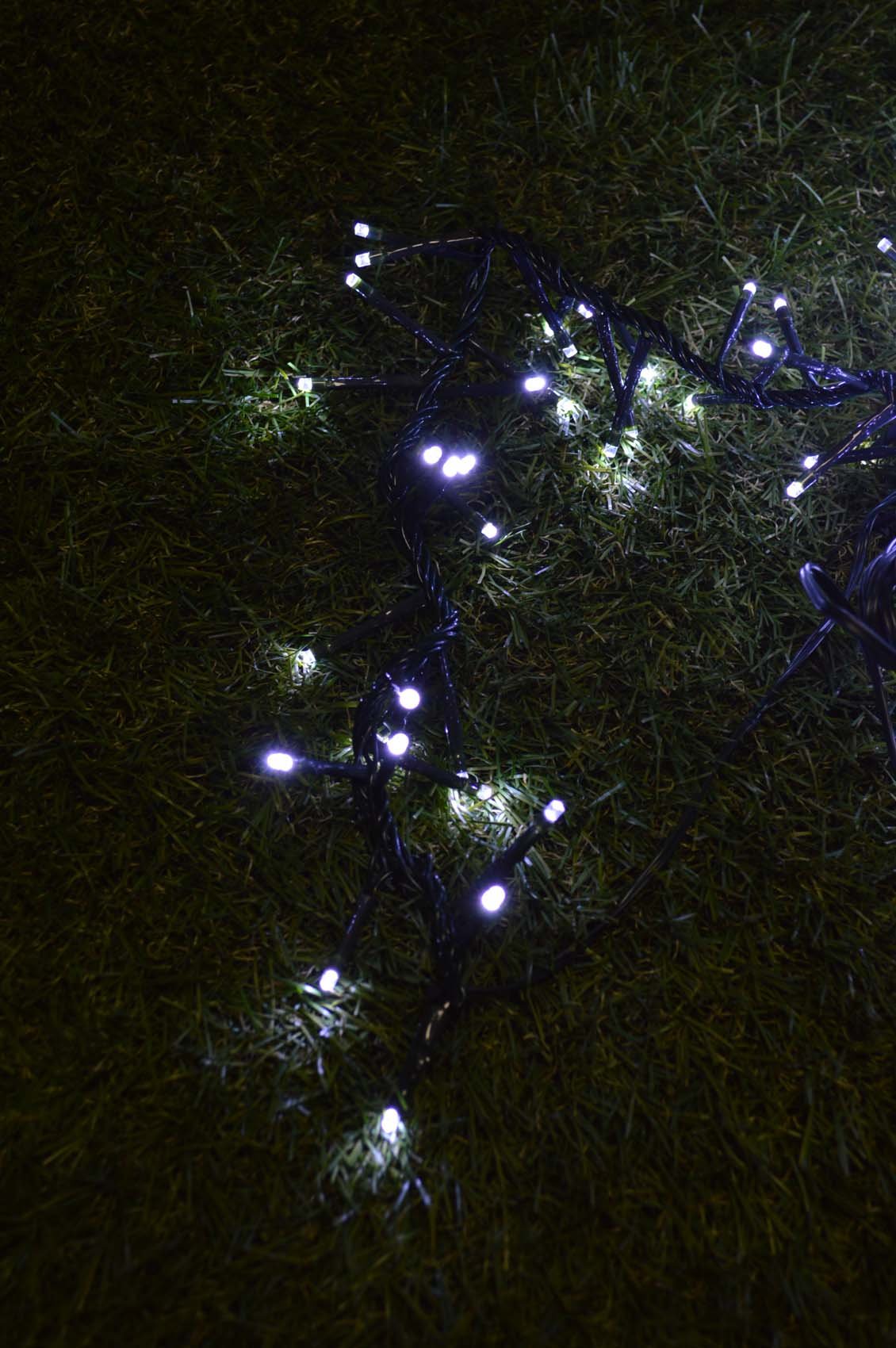 Factory Seconds: 960 LED 12.4m Premier ClusterBrights Indoor Outdoor Multifunction Mains Operated Christmas Cluster Lights with Timer in Cool White