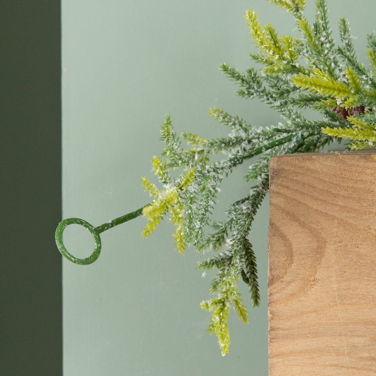 160cm Realistic Look Christmas Green Spruce Garland with Frosting and Plastic Pine Cones