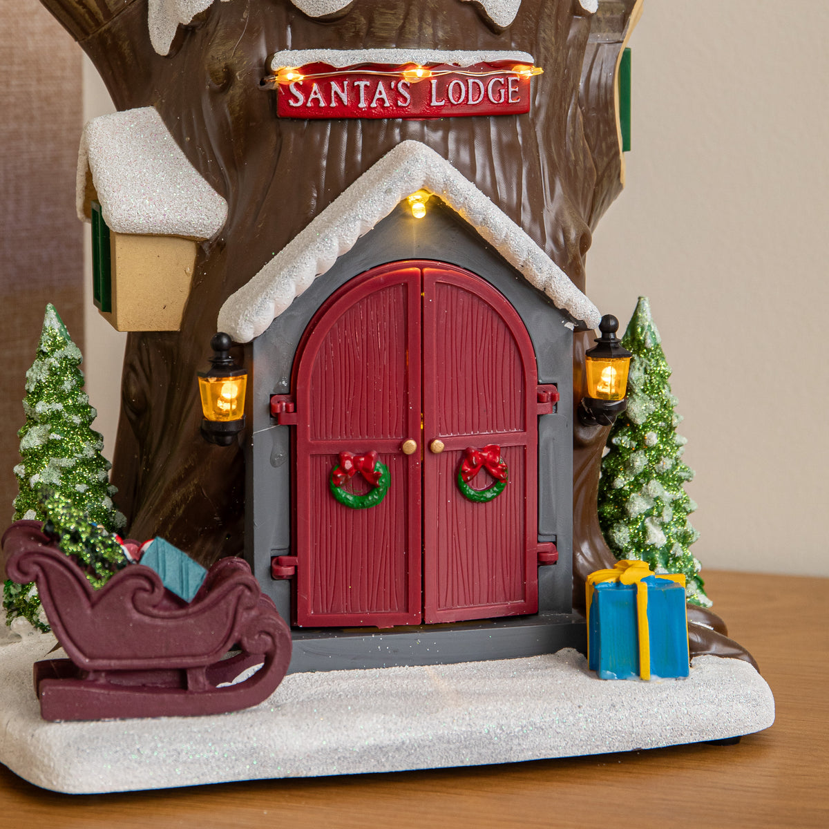 25cm Dual Powered Santa’s Lodge Light Up Christmas Village Scene