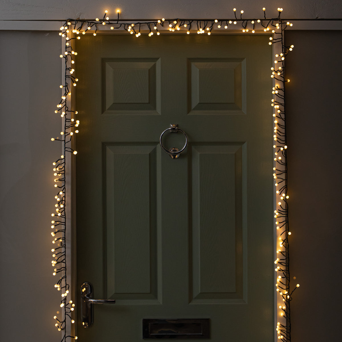 5.4m 420 LED Christmas Berry Cluster Lights Door Garland in Warm White