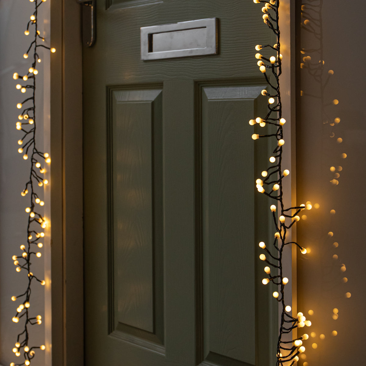 5.4m 420 LED Christmas Berry Cluster Lights Door Garland in Warm White