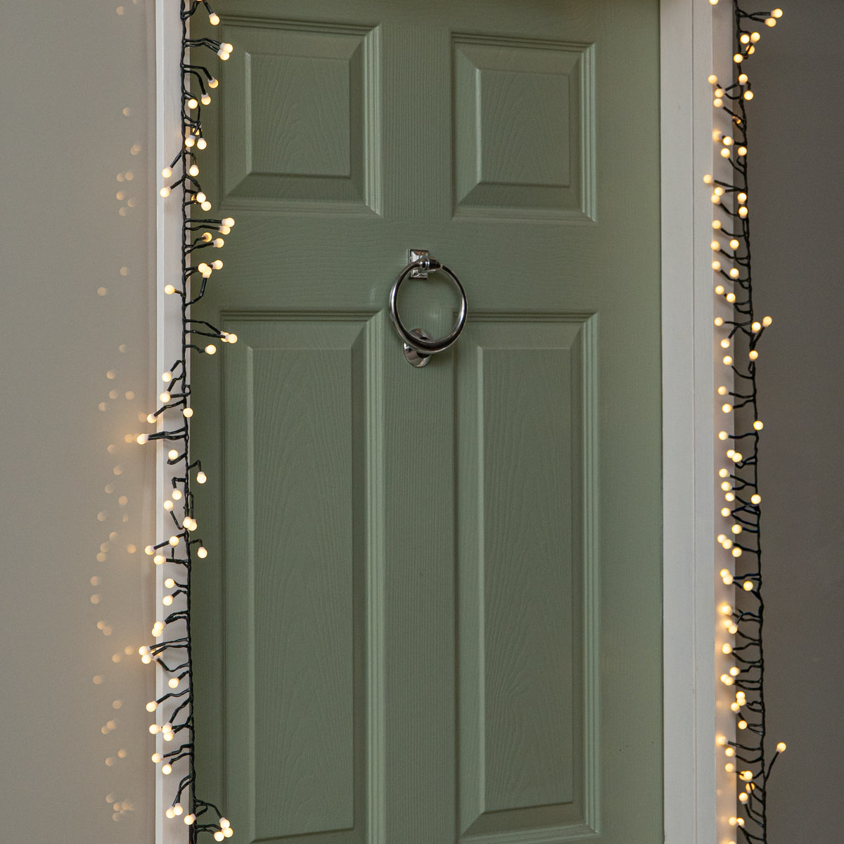 5.4m 420 LED Christmas Berry Cluster Lights Door Garland in Warm White