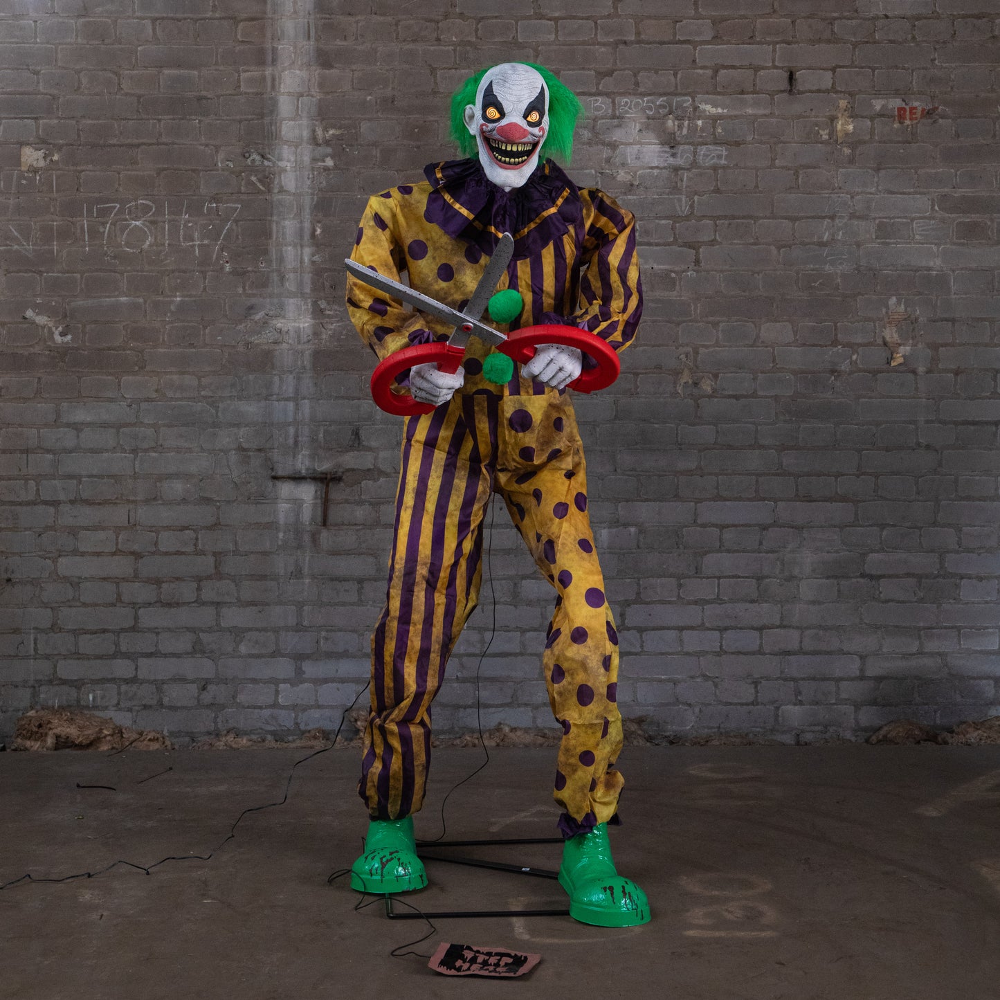 6ft Tall Animated Snippers The Clown Halloween Prop Decoration with LED Eyes