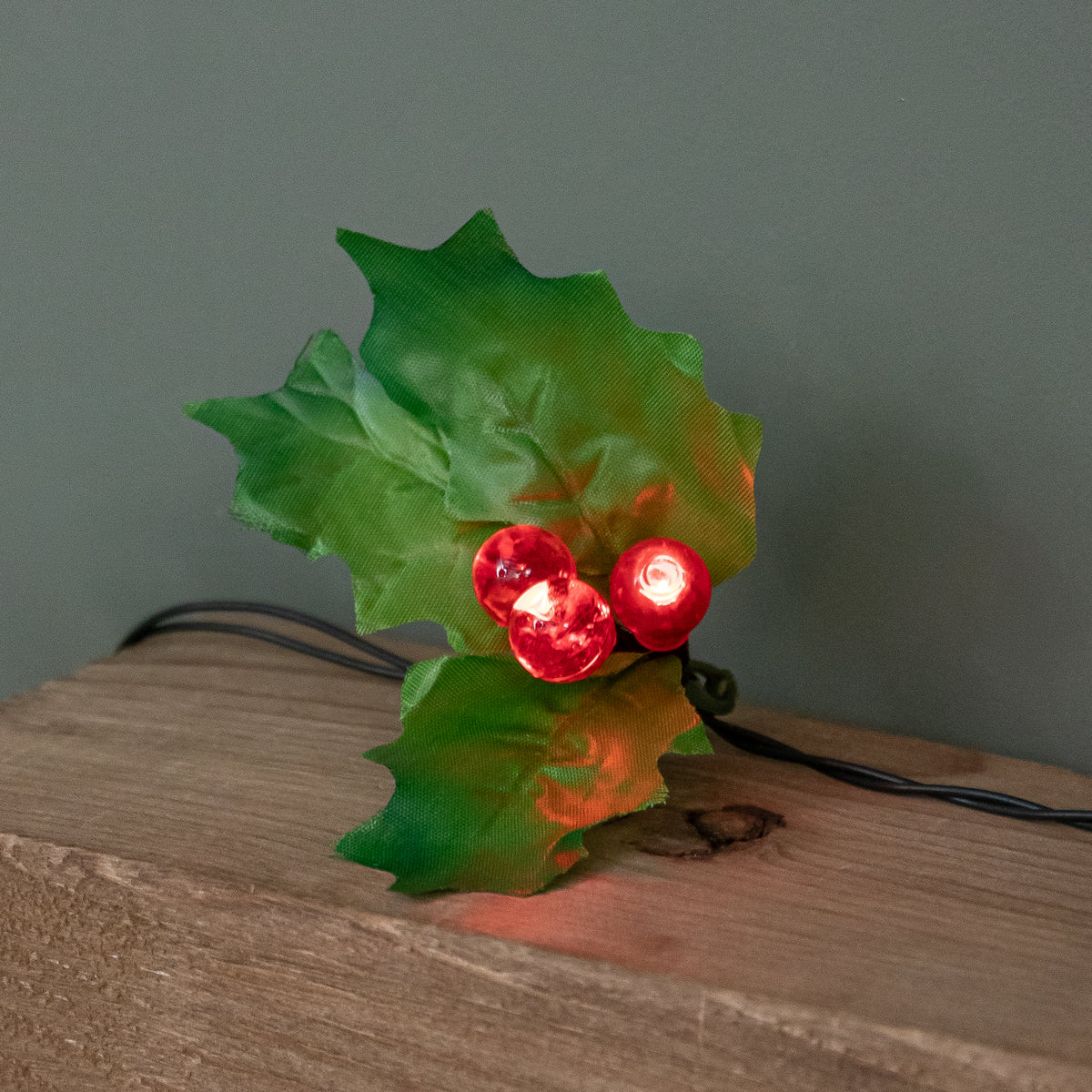 2.8m Christmas Holly Garland with Red Berries and 40 Red LEDs