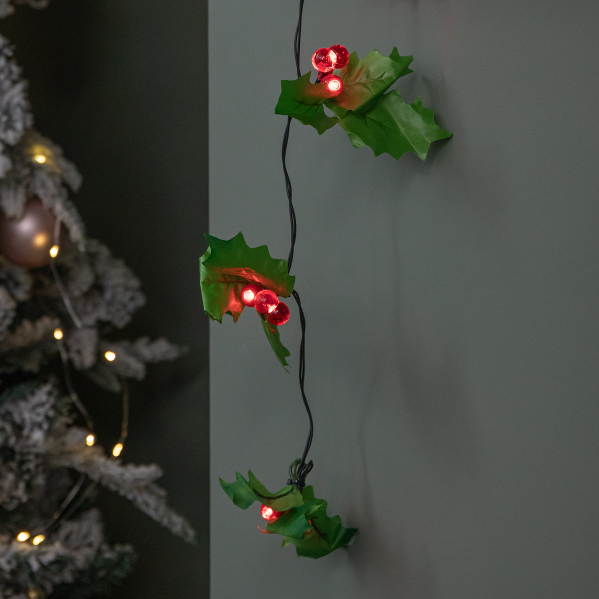 2.8m Christmas Holly Garland with Red Berries and 40 Red LEDs