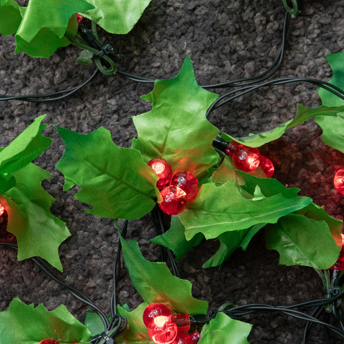 2.8m Christmas Holly Garland with Red Berries and 40 Red LEDs