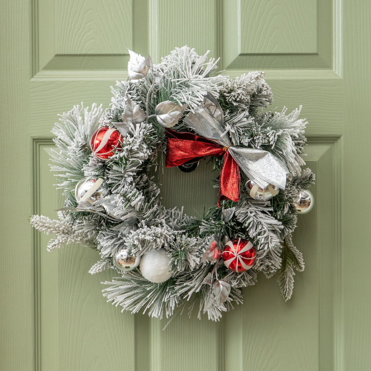 40cm Lapland Decorated Christmas Wreath with Bow and Baubles