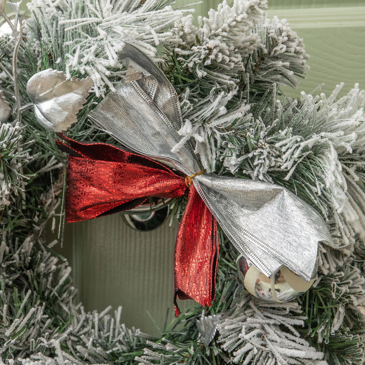 40cm Lapland Decorated Christmas Wreath with Bow and Baubles