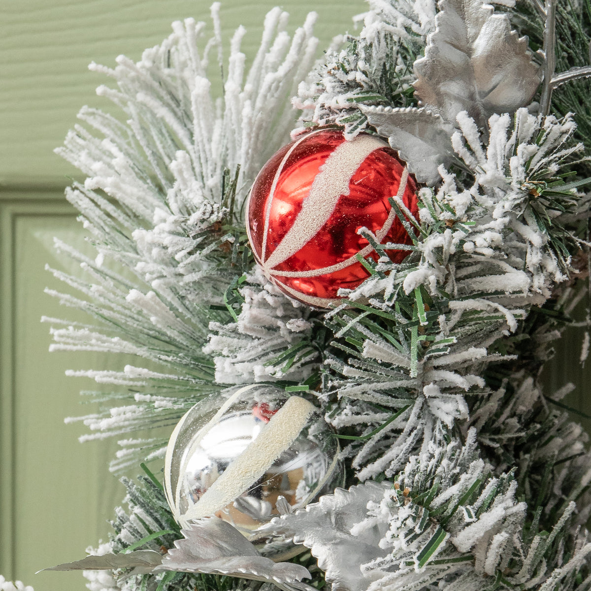 40cm Lapland Decorated Christmas Wreath with Bow and Baubles