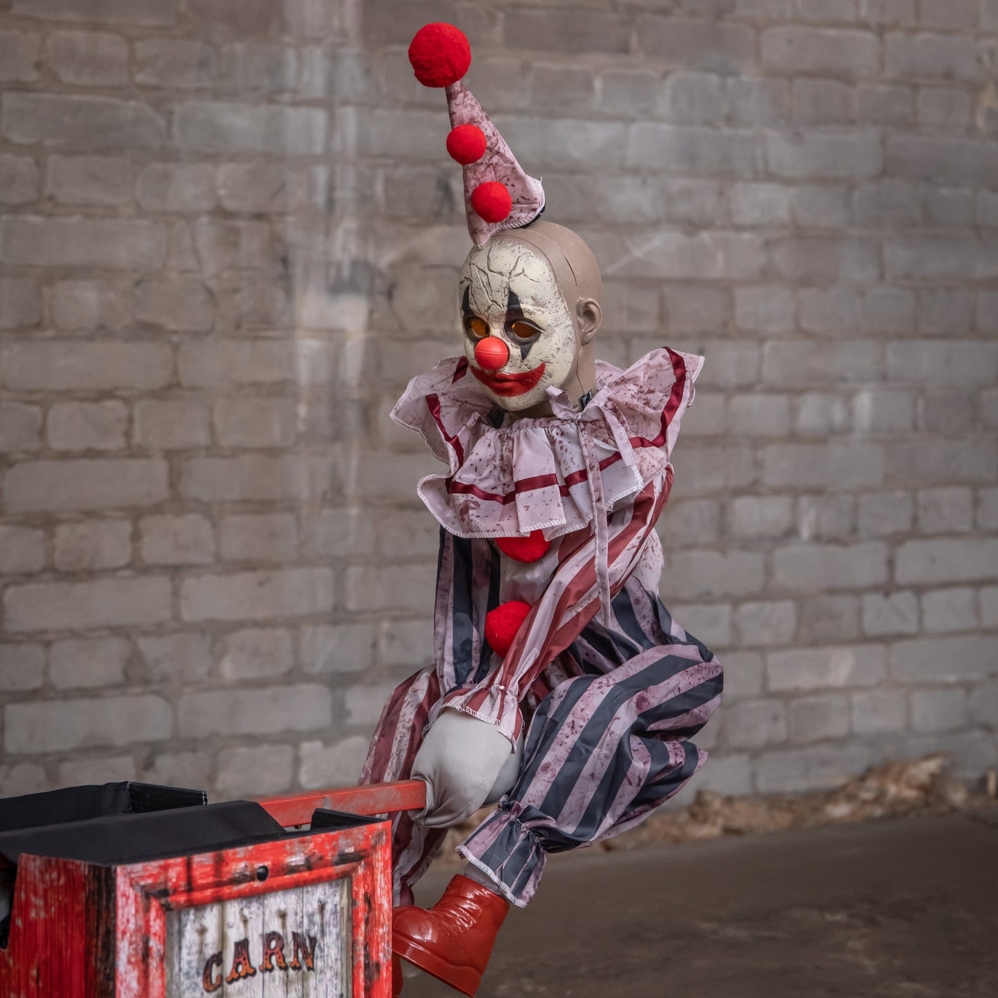 91cm Tall See Saw Clowns Animated Halloween Decoration Prop with Red Glowing Eyes