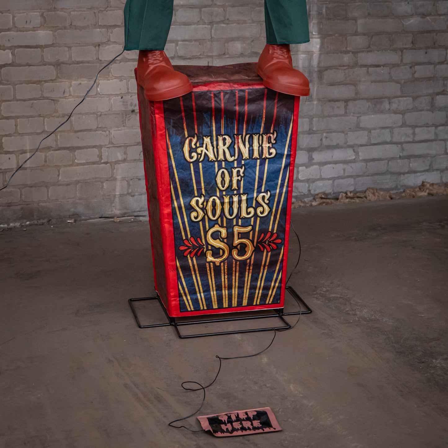 6ft (72 Inch) Tall Servo Carnival Barker Halloween Animatronic with Glowing Digi-Eyes