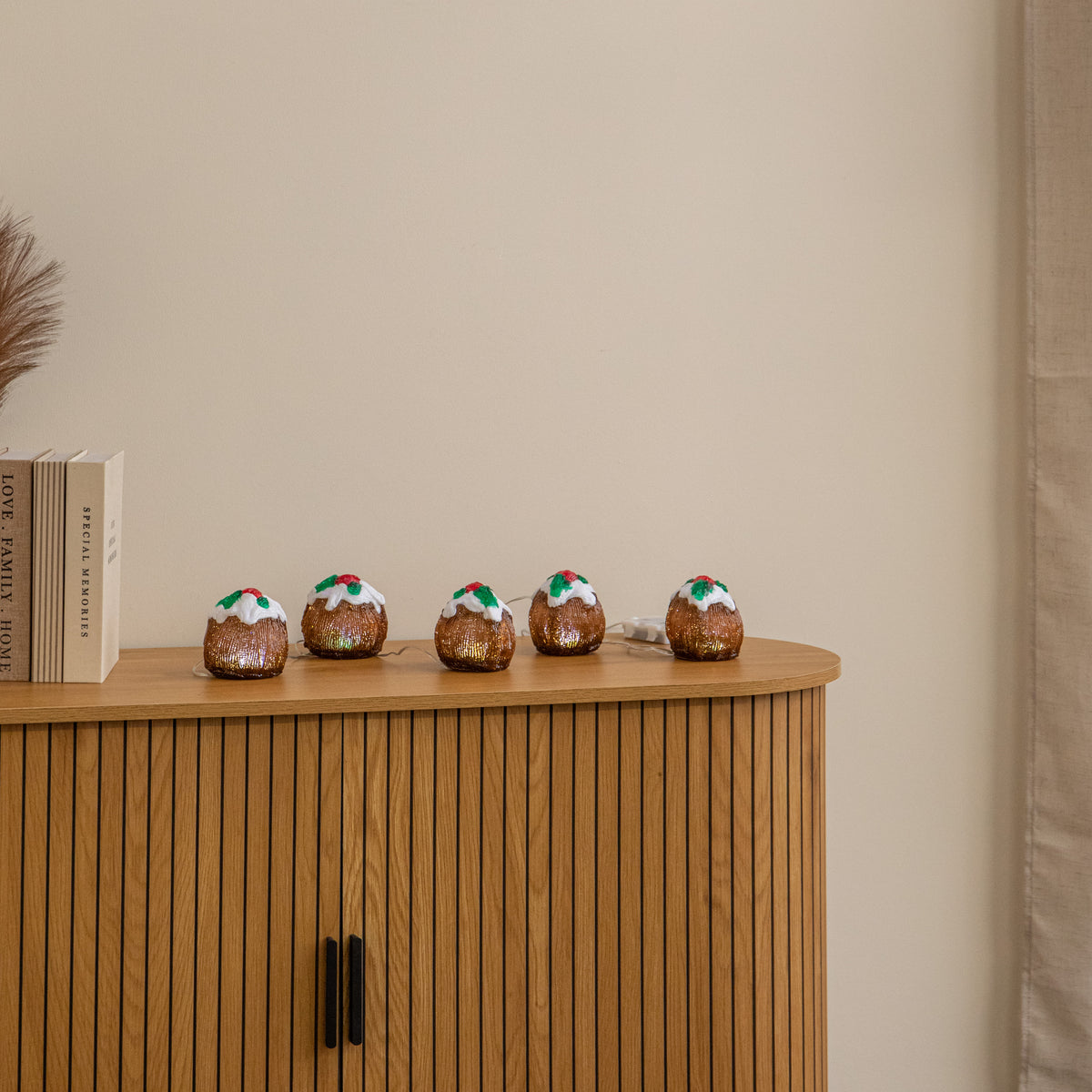 Set of 5 Light Up Acrylic Christmas Puddings with Cool White LEDs