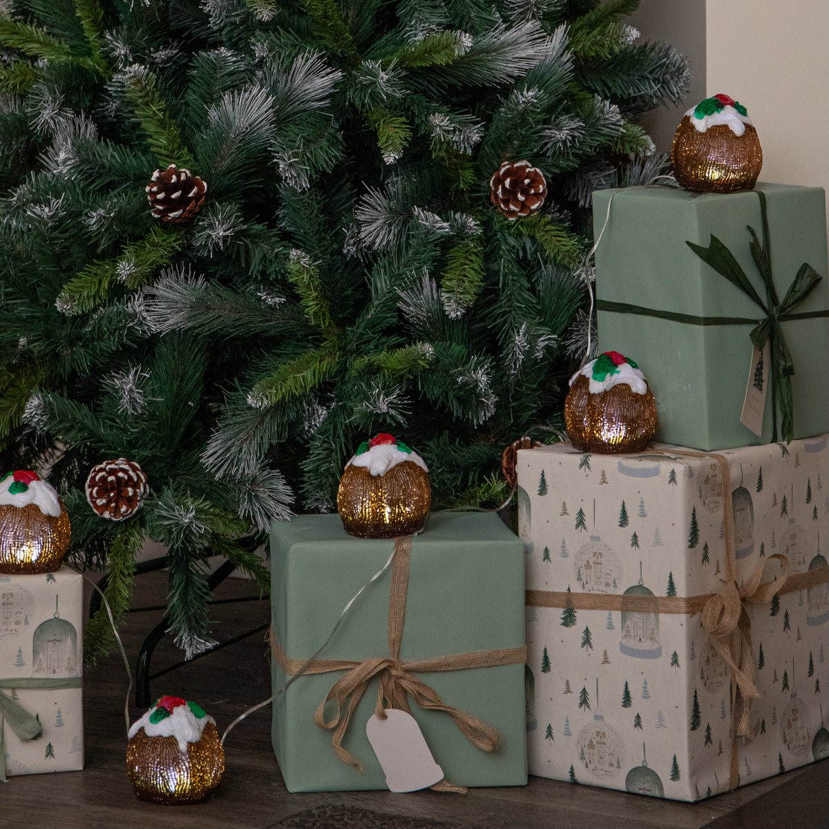 Set of 5 Light Up Acrylic Christmas Puddings with Cool White LEDs