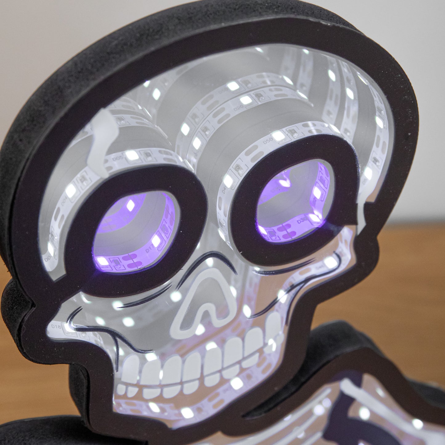 27cm Battery Powered Light up Halloween Skeleton Infinity Mirror with LEDs