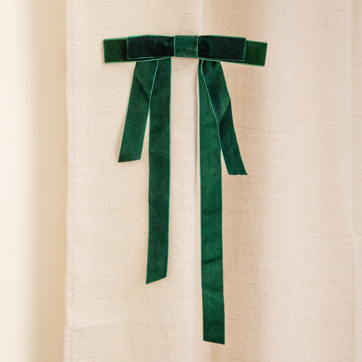 Set of 8 Velvet Christmas Decorative Clip on Long Tail Bows in Emerald Green