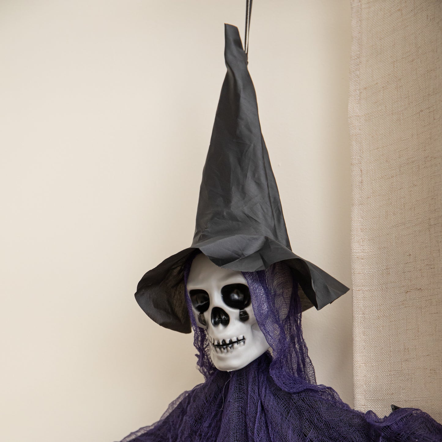 1.2m Motion Activated Light up Halloween Hanging Wailing Ghoul with LEDs