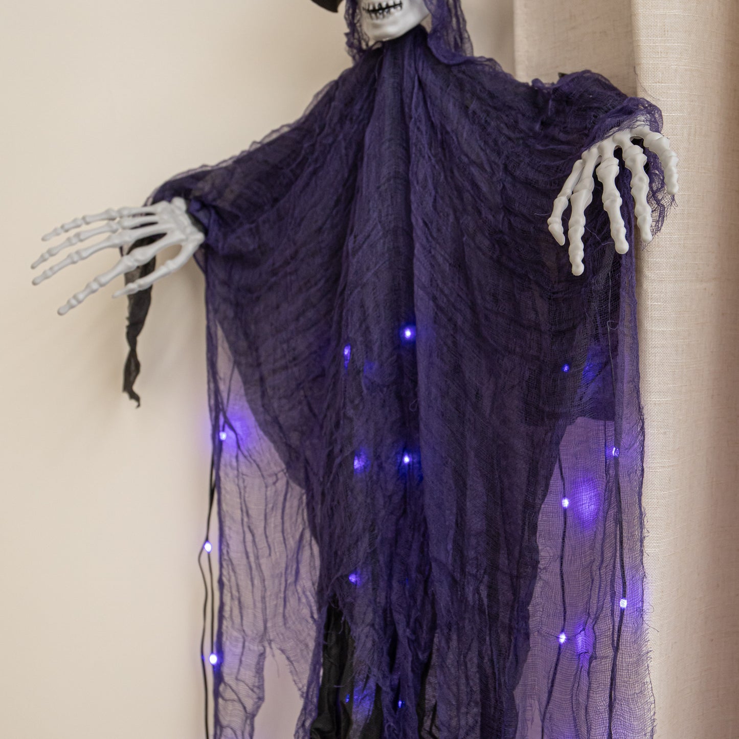 1.2m Motion Activated Light up Halloween Hanging Wailing Ghoul with LEDs