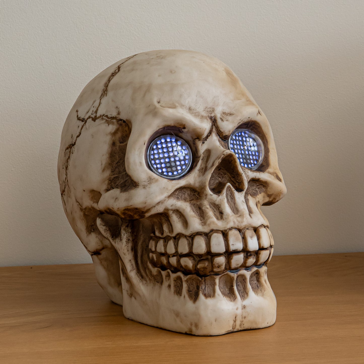 21cm Battery Powered Light up Blinking Skull Halloween Decoration with LEDs