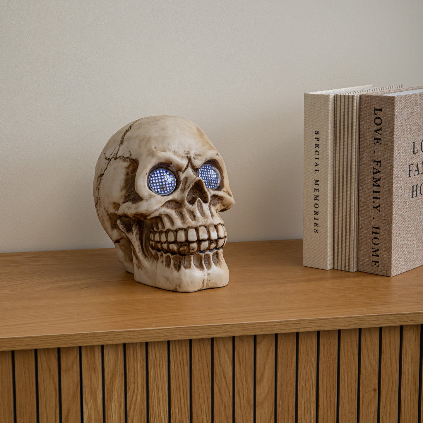 21cm Battery Powered Light up Blinking Skull Halloween Decoration with LEDs