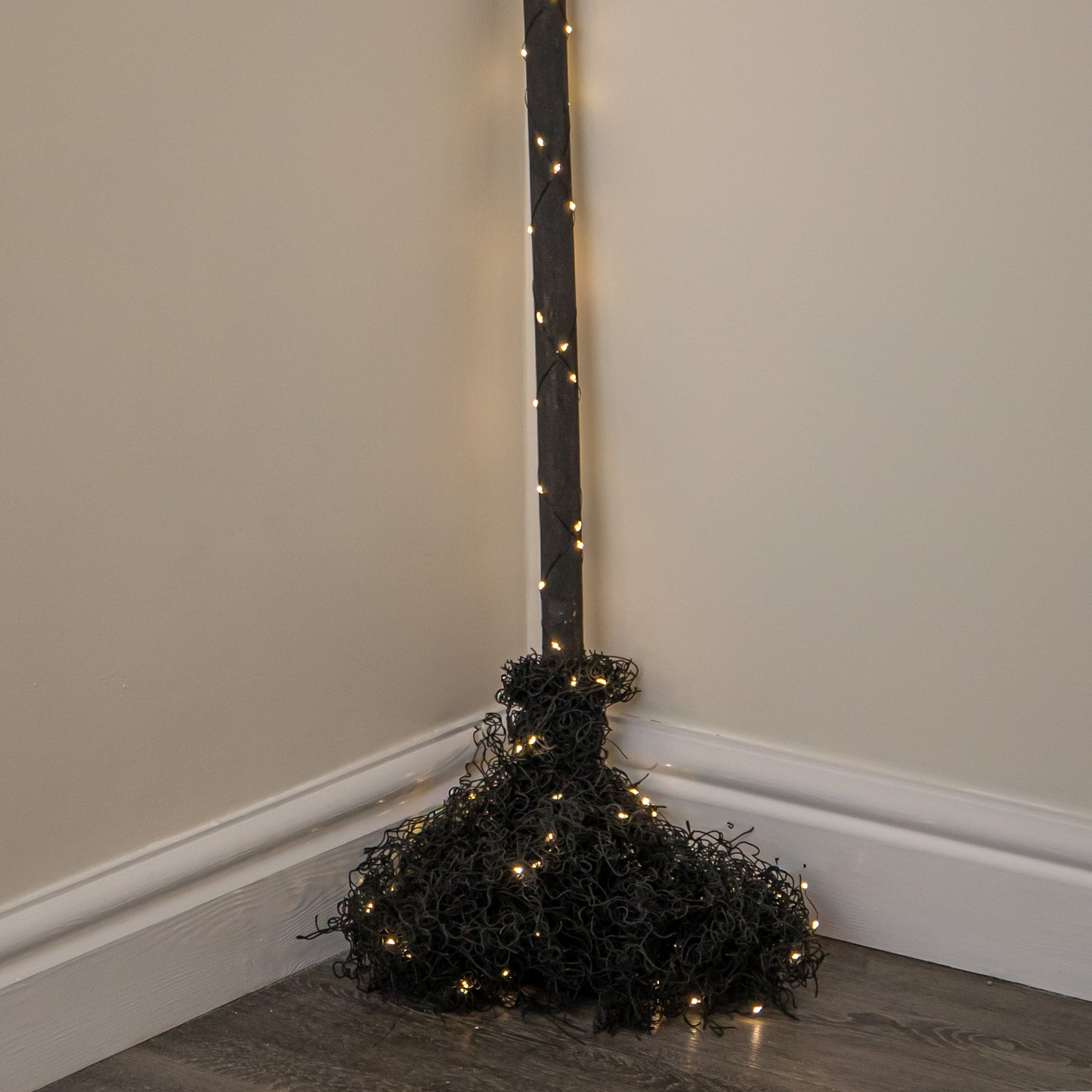 1.1m Battery Powered Light up Halloween Witch's Broomstick with LEDs