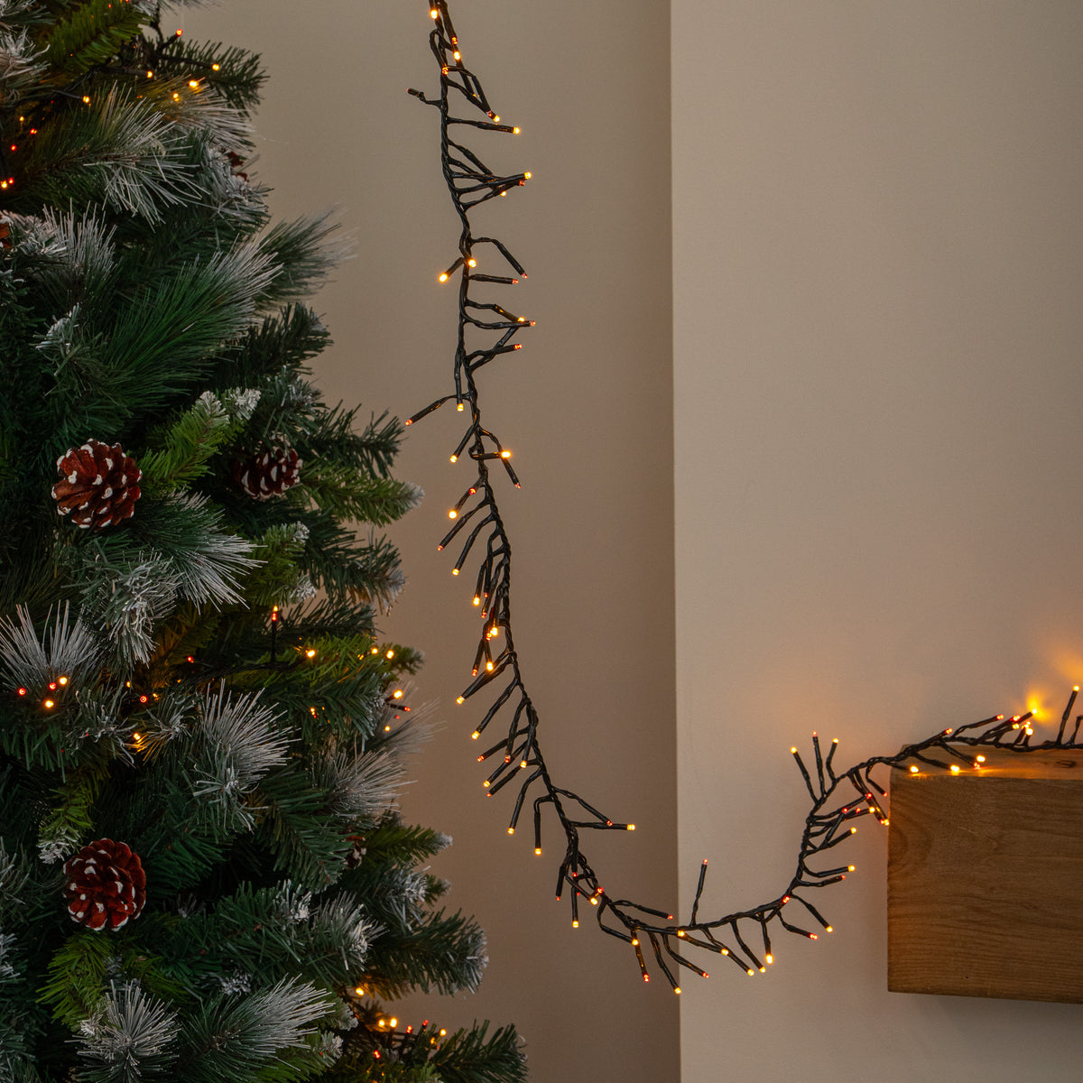 10m 1000 LED Cluster Christmas String Lights in Antique White & Red