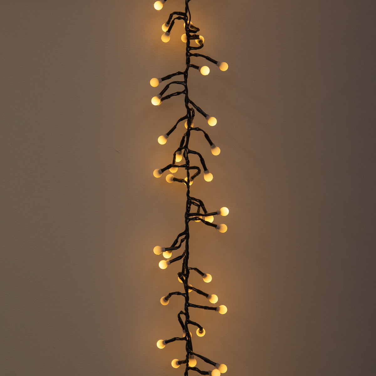 2.5m 250 LED Globe Cluster Christmas String Lights in Warm White