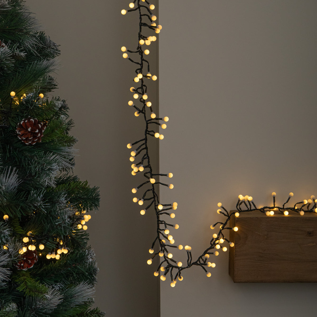 2.5m 250 LED Globe Cluster Christmas String Lights in Warm White