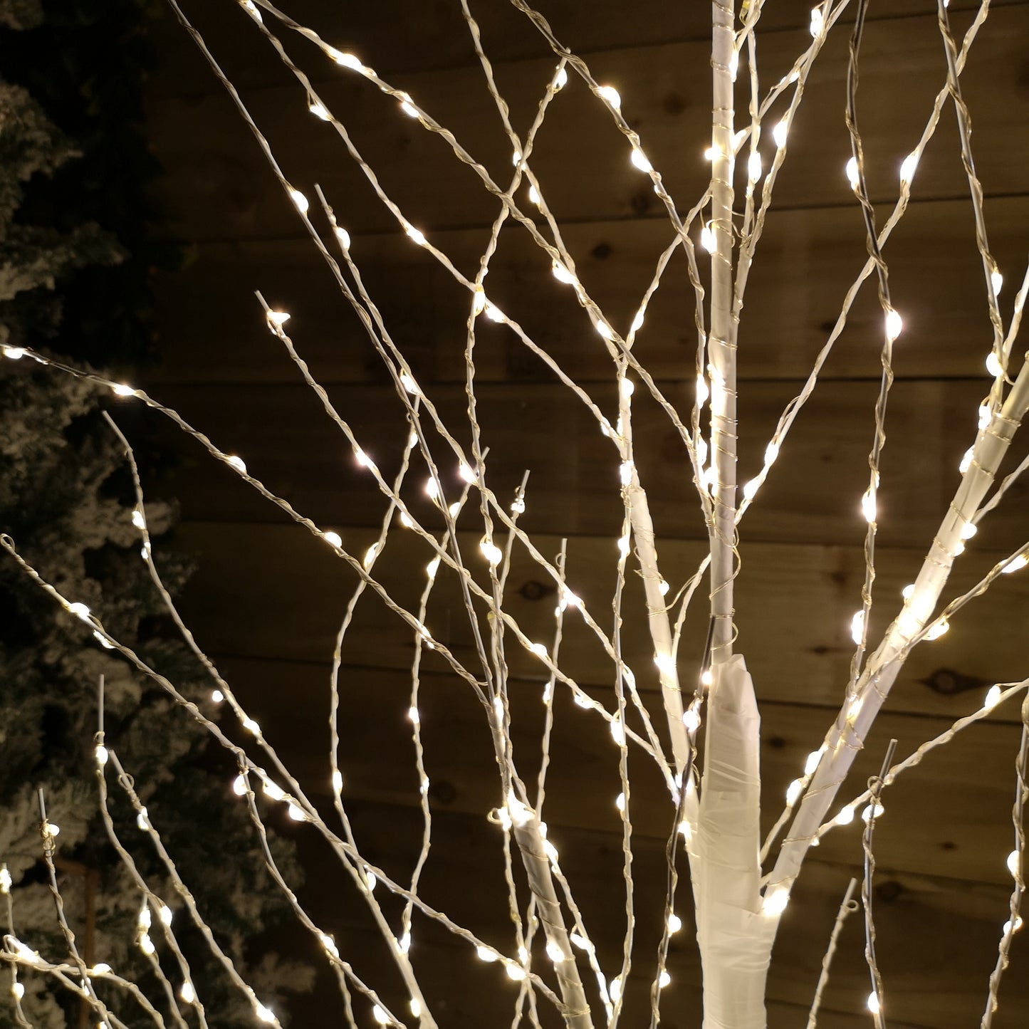 Factory Seconds: 4ft (1.2m) White Modelling Micro Dot Tree with 500 Twinkling LEDs in Warm white