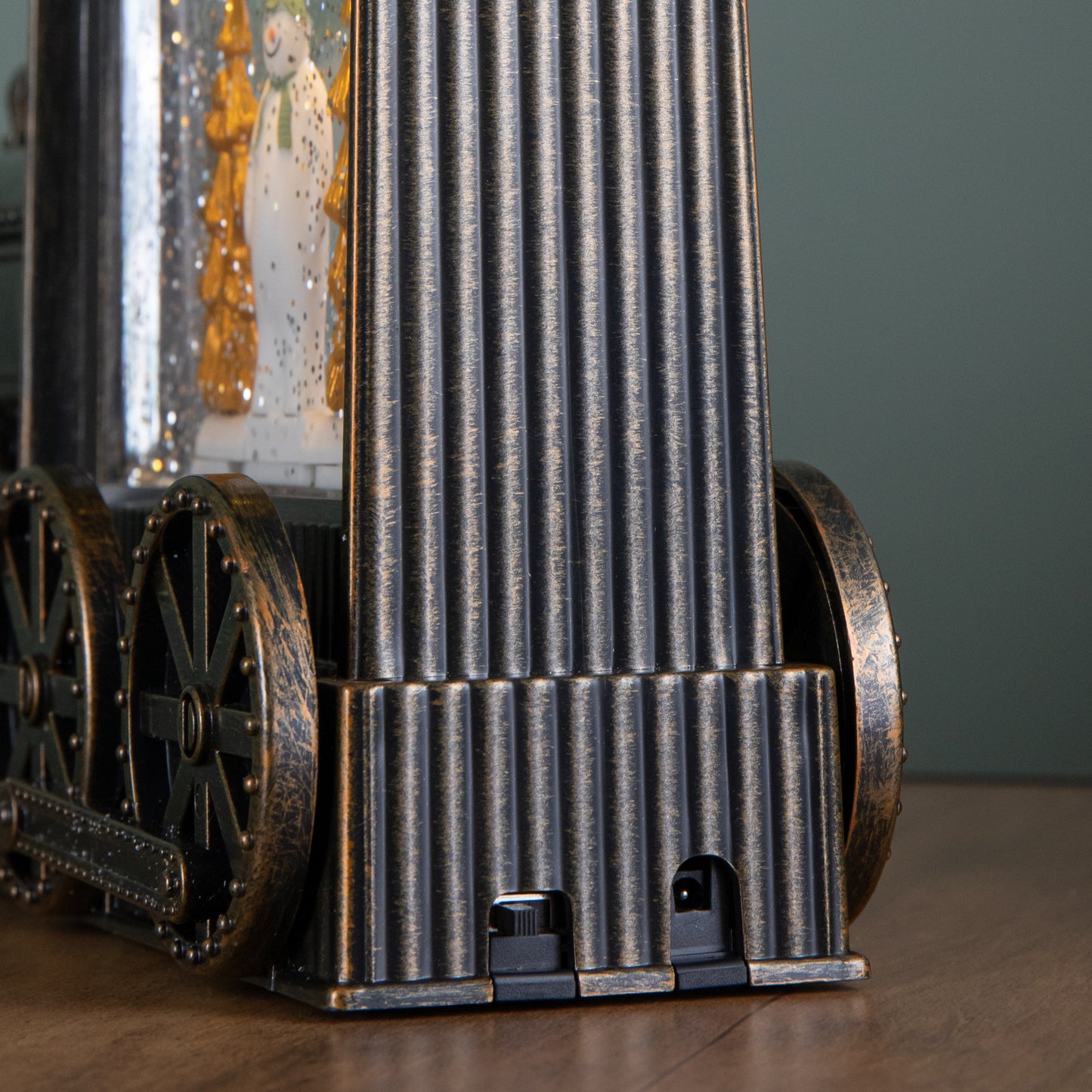 17cm Battery Operated Light up Christmas Train Water Spinner with The Snowman & Snowdog with LEDs