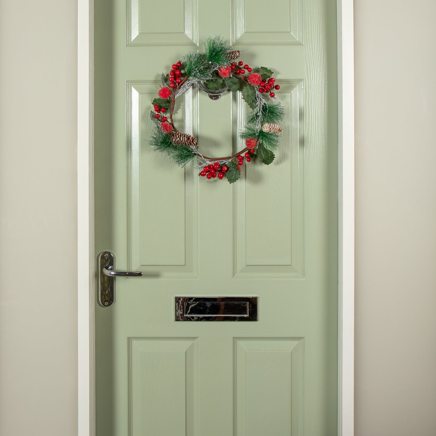 45cm Hanging Christmas Wreath with Apples and Red Berries