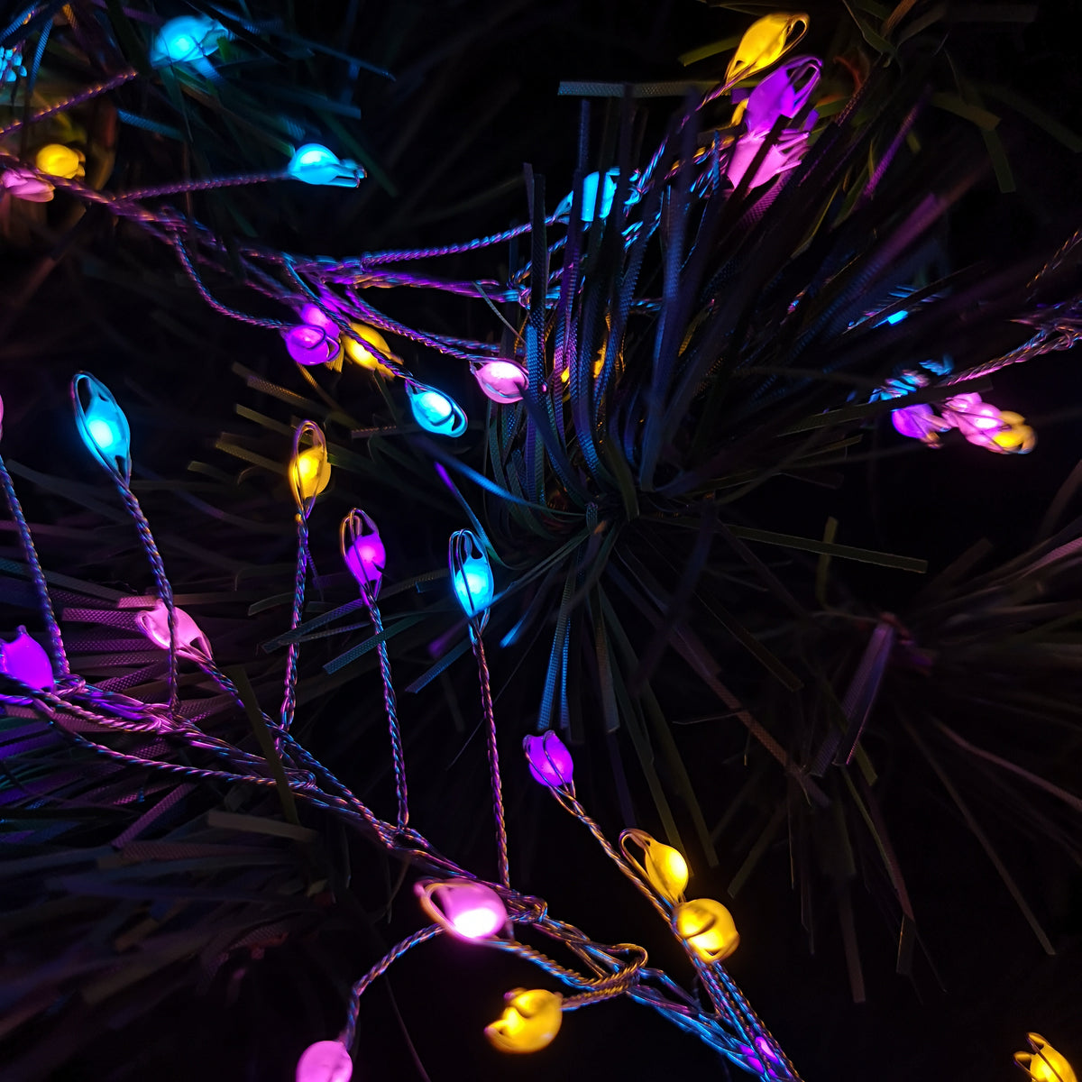 800 LED 5.5m Premier Christmas Indoor Outdoor Wire Cluster Lights with Timer in Rainbow