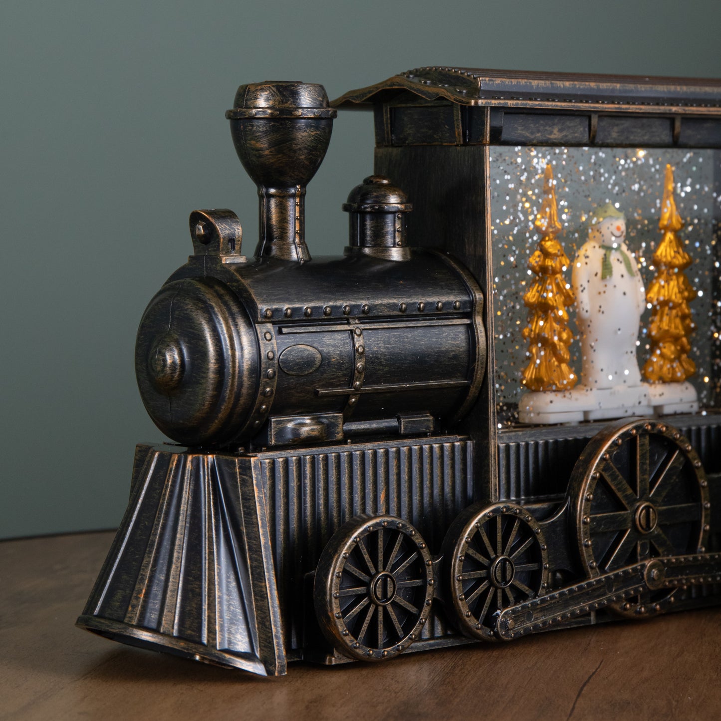 17cm Battery Operated Light up Christmas Train Water Spinner with The Snowman & Snowdog with LEDs