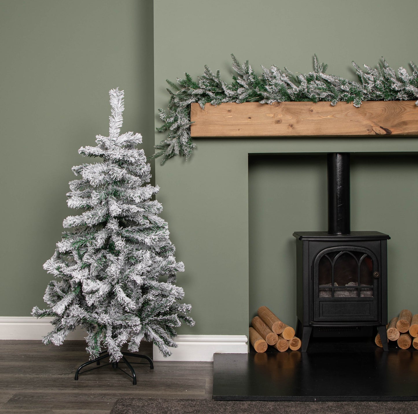 Factory Seconds: 4ft (1.2m) Snow Flocked Artificial Christmas Tree with Green Metal Stand and 177 Tips