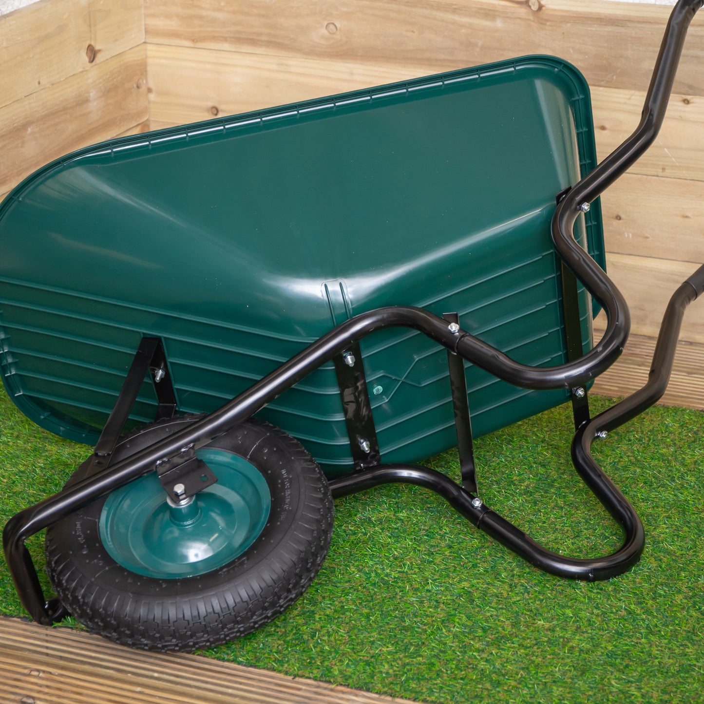 110 Litre 150kg Capacity Heavy Duty Outdoor Pneumatic Plastic Garden Wheelbarrow in Green