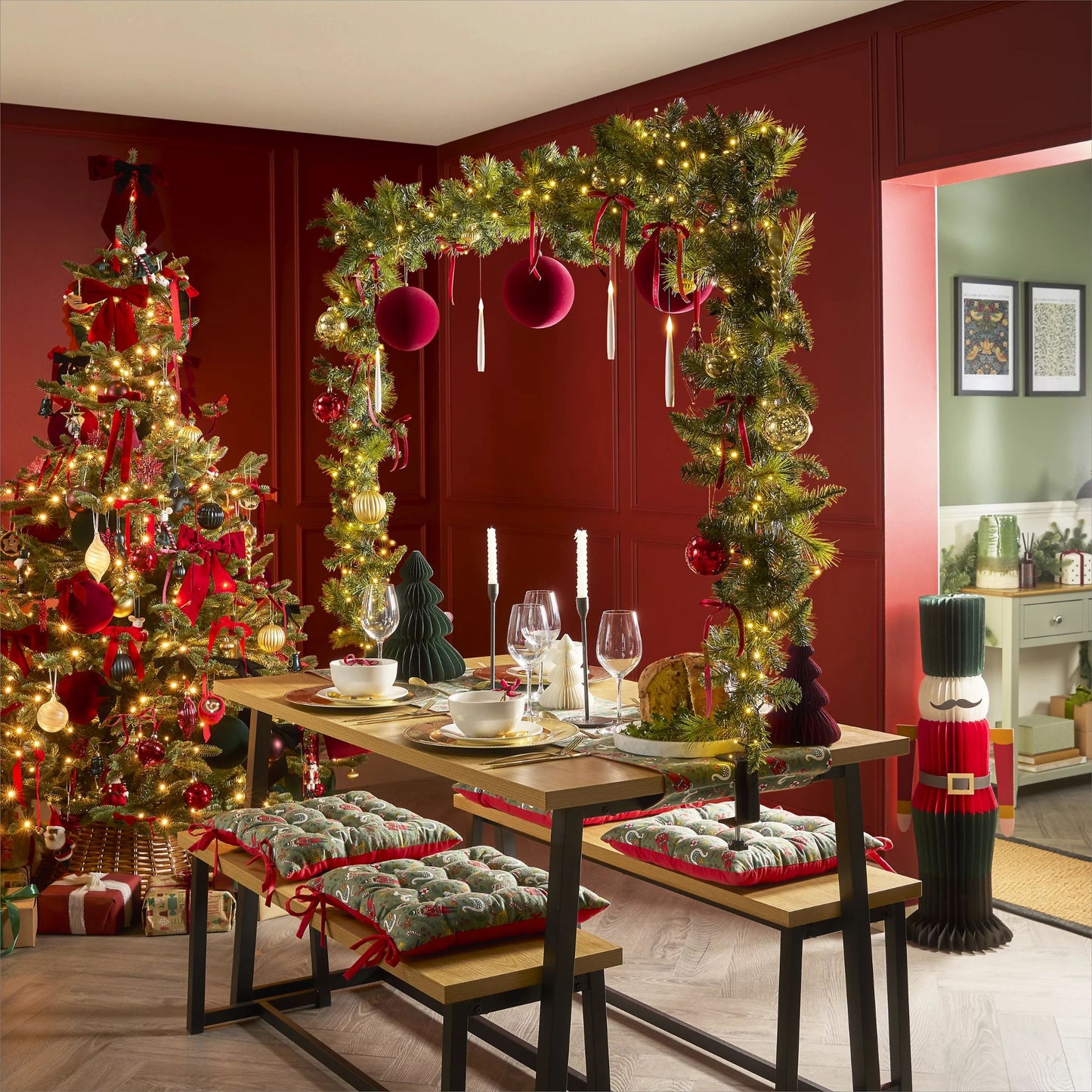 1.95m Black Metal Extendable Christmas Table Display Pole with Adjustable Sizes