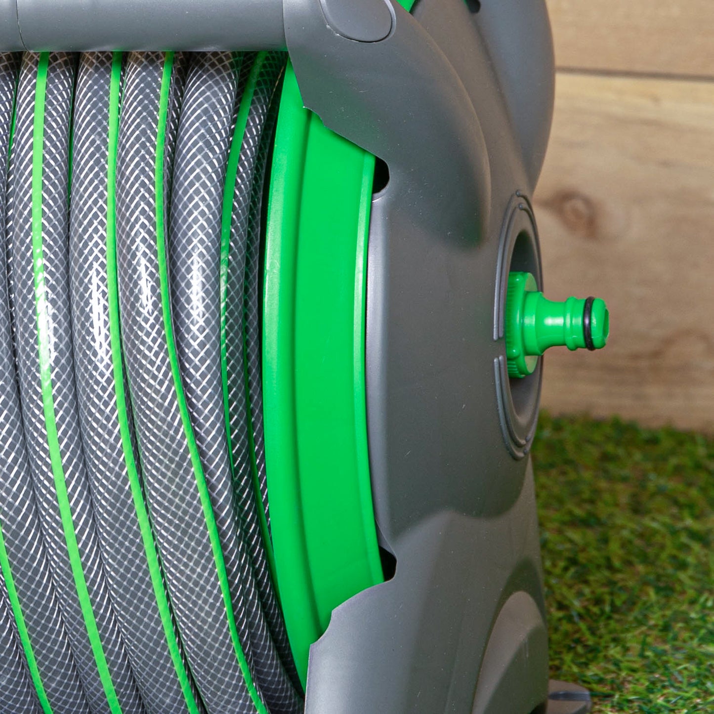 15m Compact Garden Hose Pipe Reel & 5 Nozzle Spray Gun