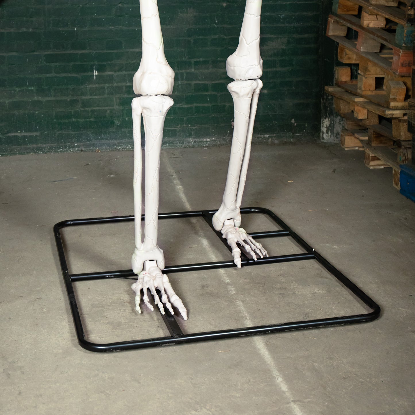 10ft (3m) Posable Full Body Skeleton Halloween Decoration with Movable Arms and LED Eyes