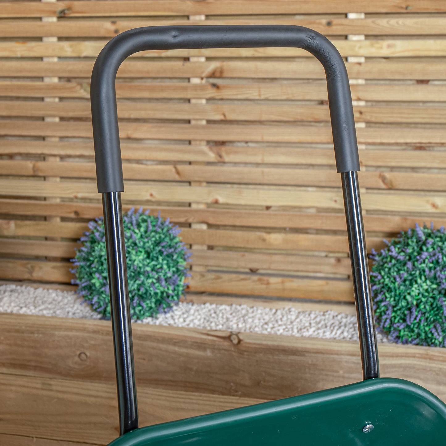 Heavy Duty 2 Wheel Outdoor Pneumatic Plastic Garden Wheelbarrow in Green