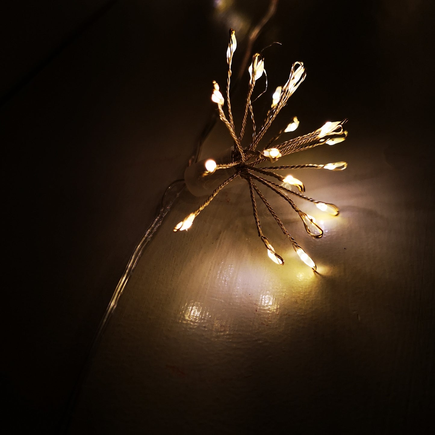 200 LED 10 Starburst  Premier Christmas Multi Function Battery Timer Lights in Warm White