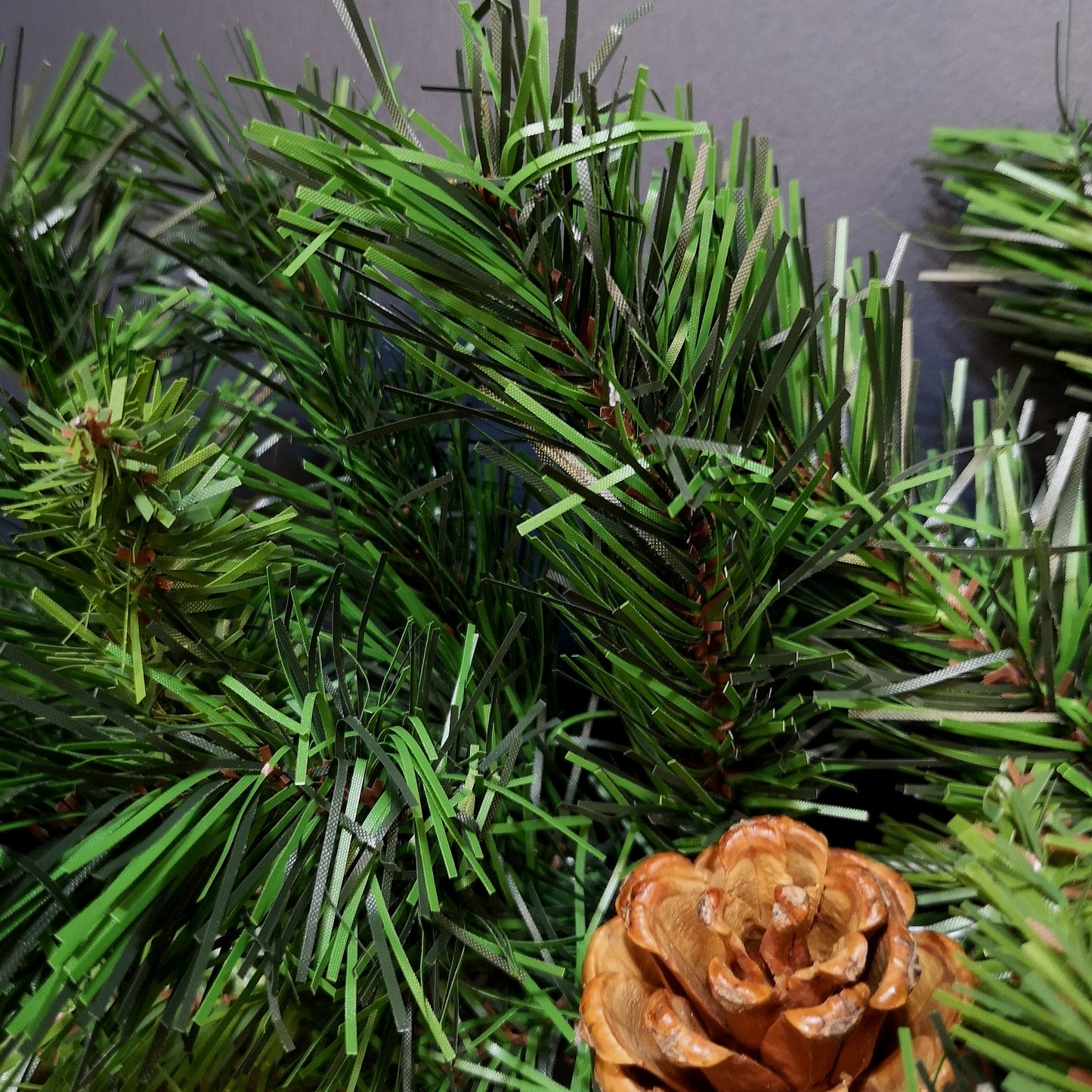 270cm 9ft Deluxe Christmas Princess Garland With 180 Tips and 14 Pine Cones