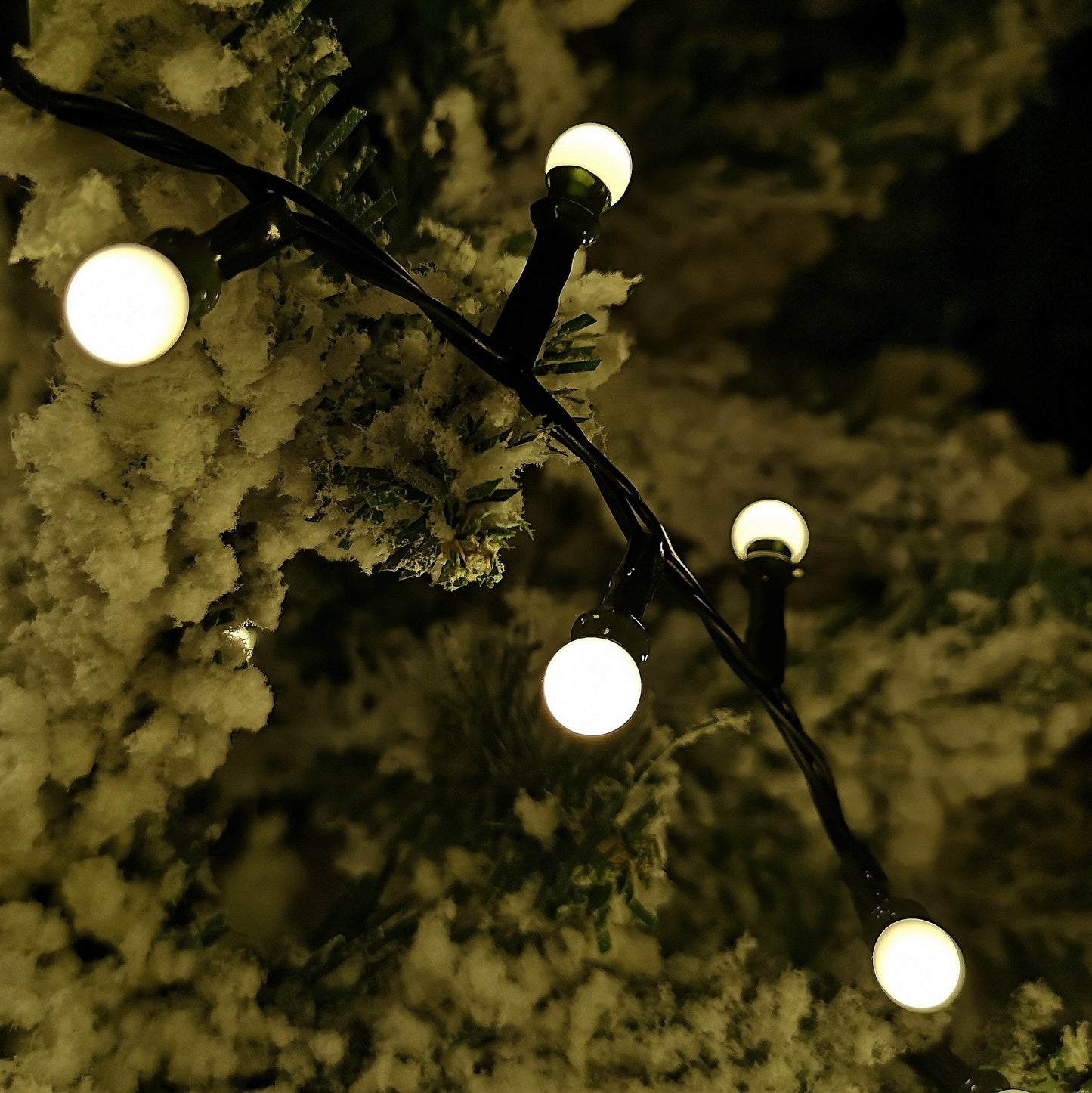 7.5m 300 LED Frosted Berry Warm White String Lights Garden Christmas Lights with Timer