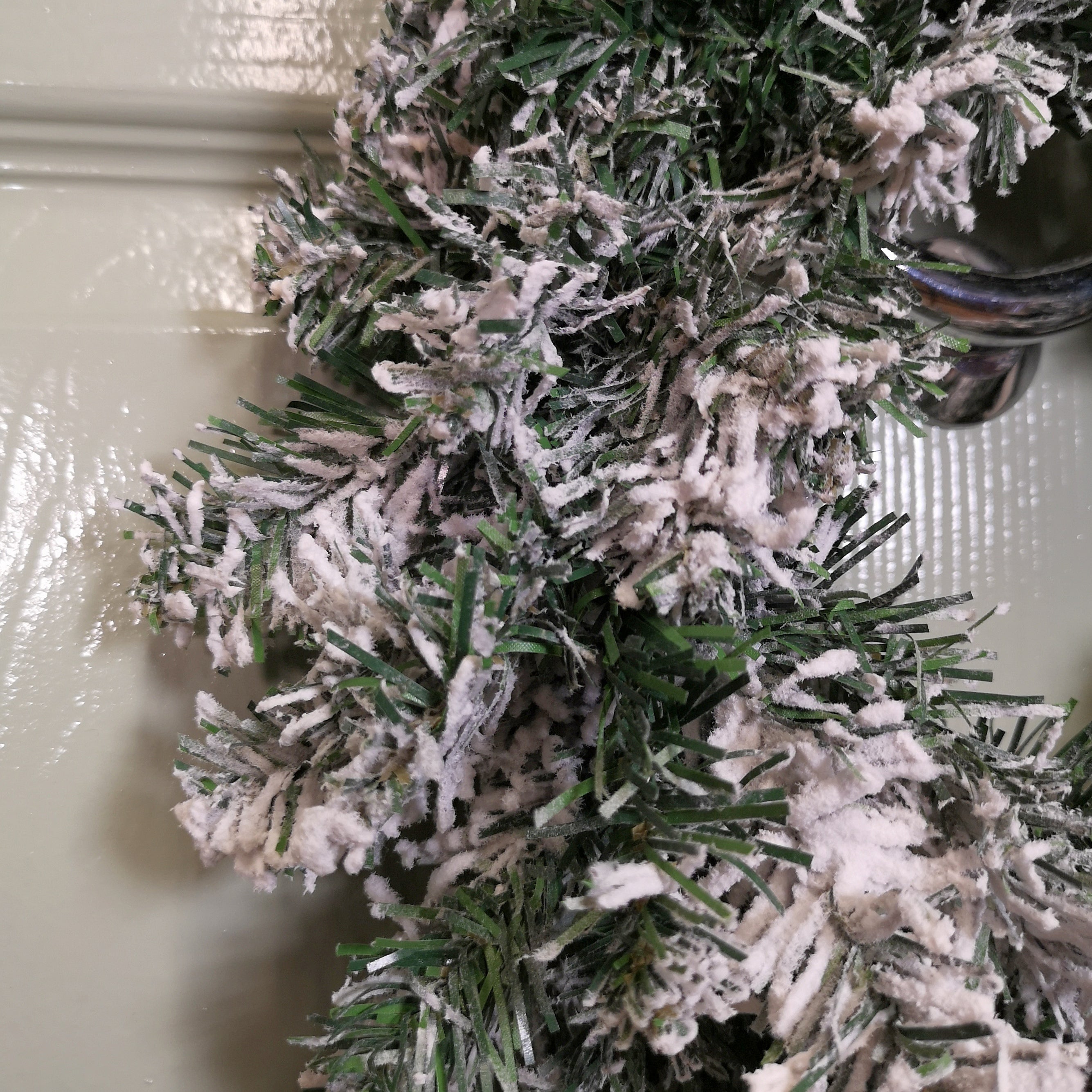 30cm Snow Flocked Imperial Christmas Wreath with 70 Tips
