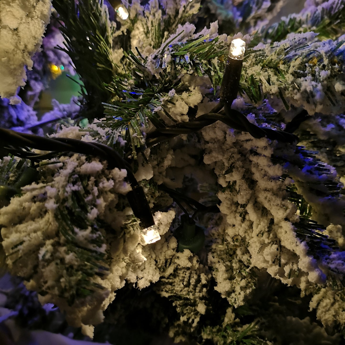 100 LED 8m Premier Christmas Connectable Outdoor Static Lights in Warm White