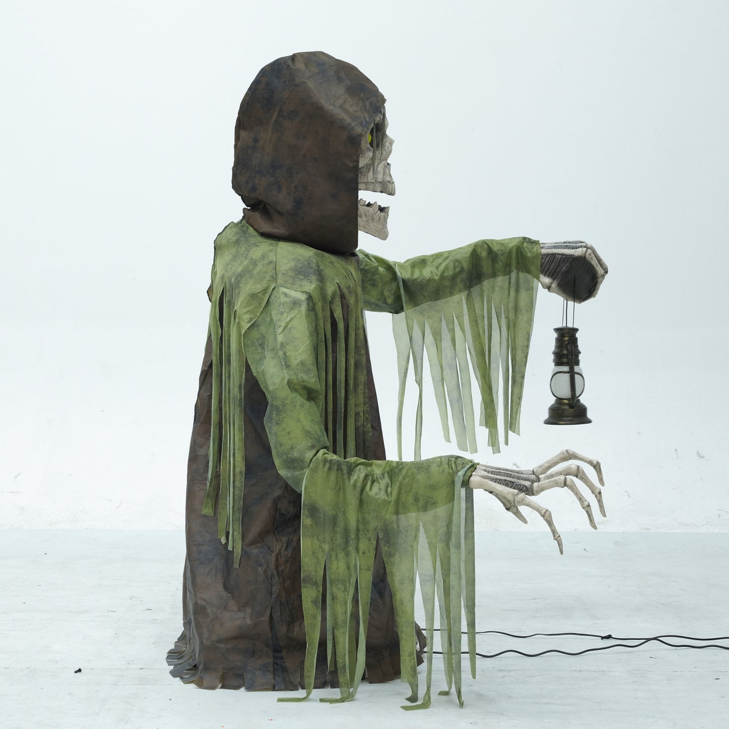 1.47m Tall Light up Corroded Rise Up Reaper Skeleton Halloween Animatronic Decoration