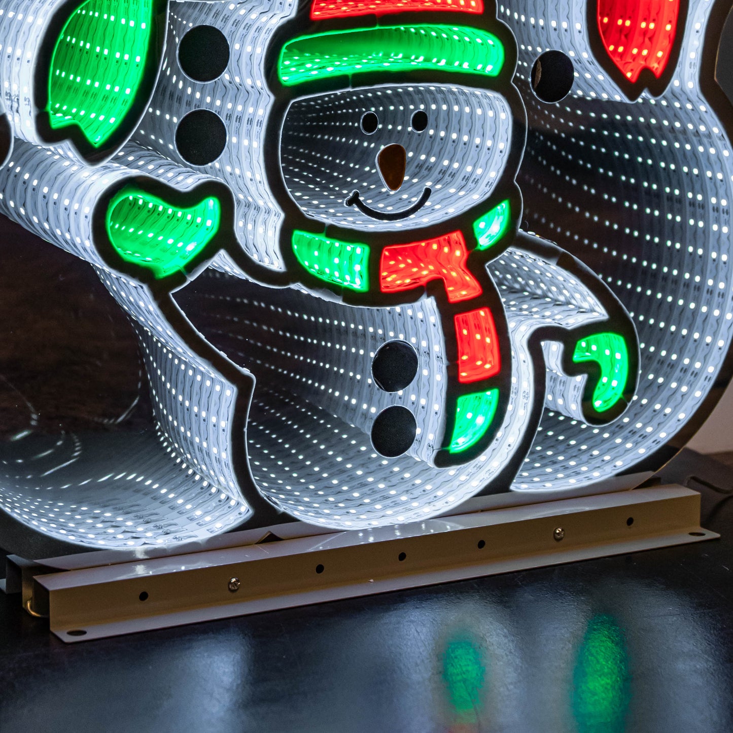 65cm Infinity Standing Snowmen Family on Metal Base with White, Red & Green LEDs