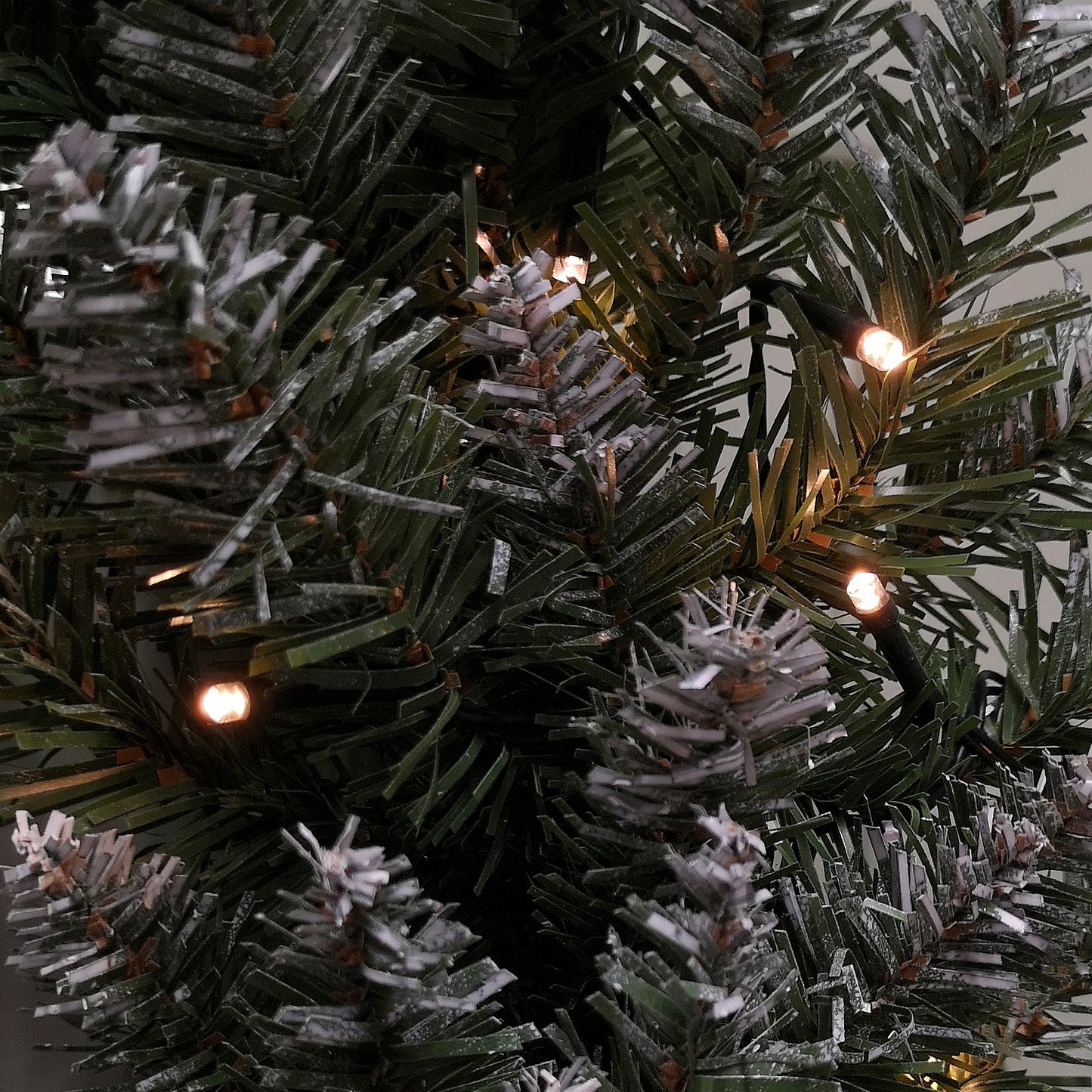 60cm Snow Tipped Christmas Wreath with 50 Warm White LEDs and 160 Bullet Tips 