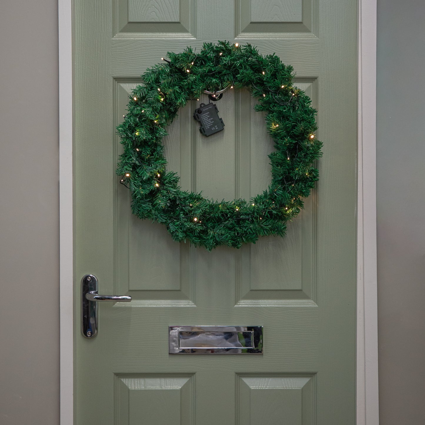 60cm Pre Lit Plain Green Christmas Wreath with Warm White LEDs and 160 Tips