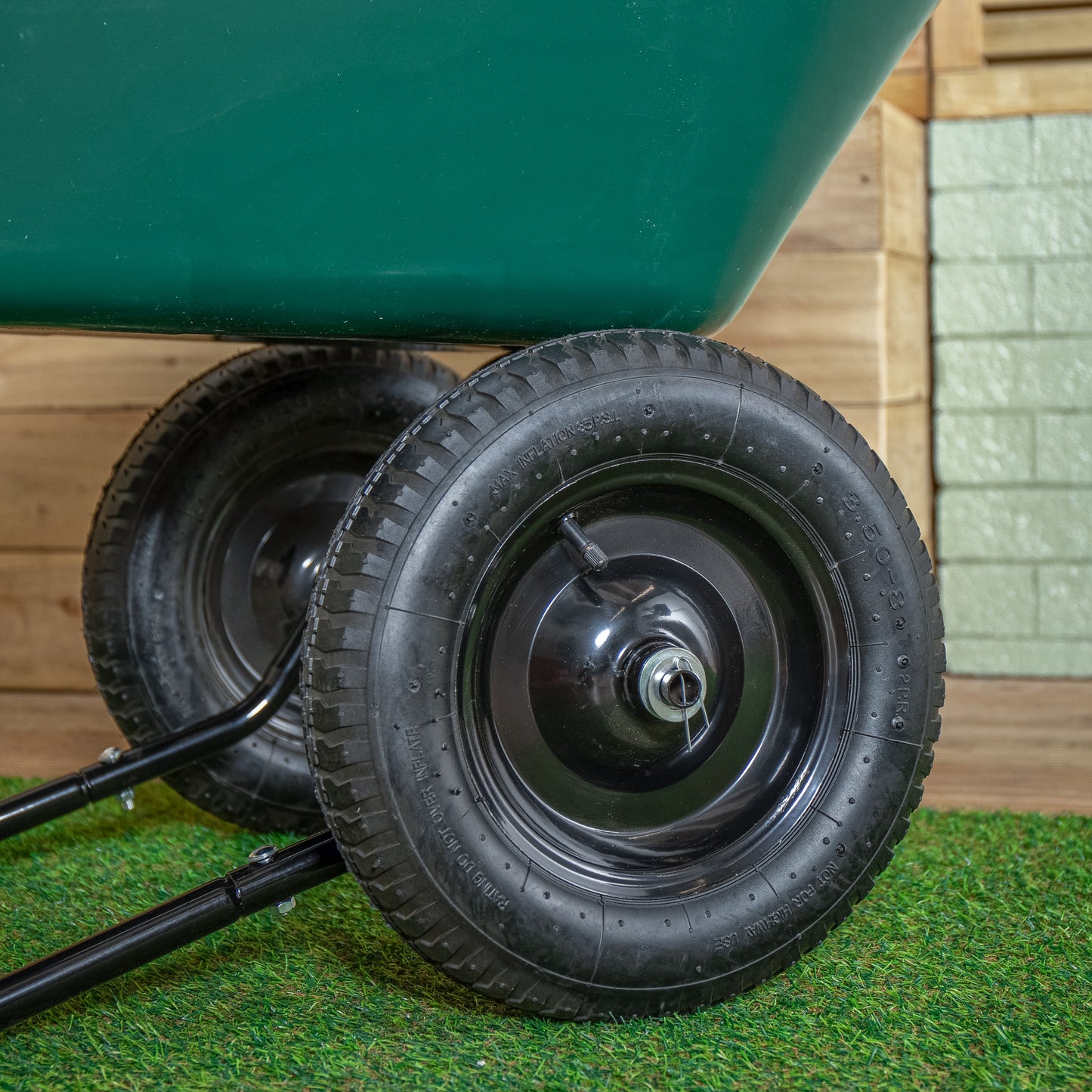 Heavy Duty 2 Wheel Outdoor Pneumatic Plastic Garden Wheelbarrow in Green
